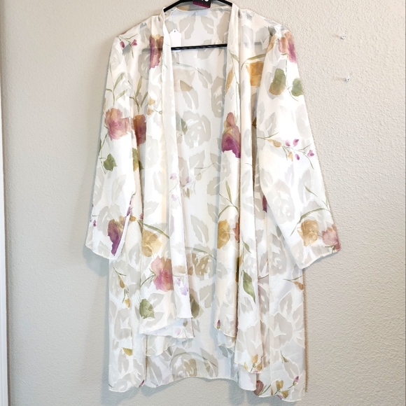 Altagracia White Floral Puff Sleeves Duster